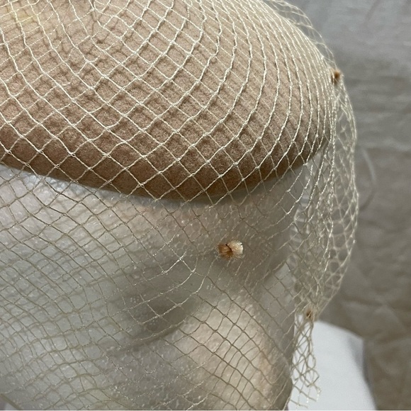 Beret style Fascinator hat. Vintage. Rare.Doeskin felt/100%wool. 50’s style - Picture 6 of 7